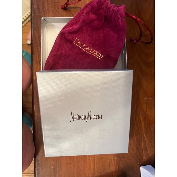 Devon Leigh gold link multi-charm necklace, mother of pearl, coin charms NWT - Picture 5 of 6